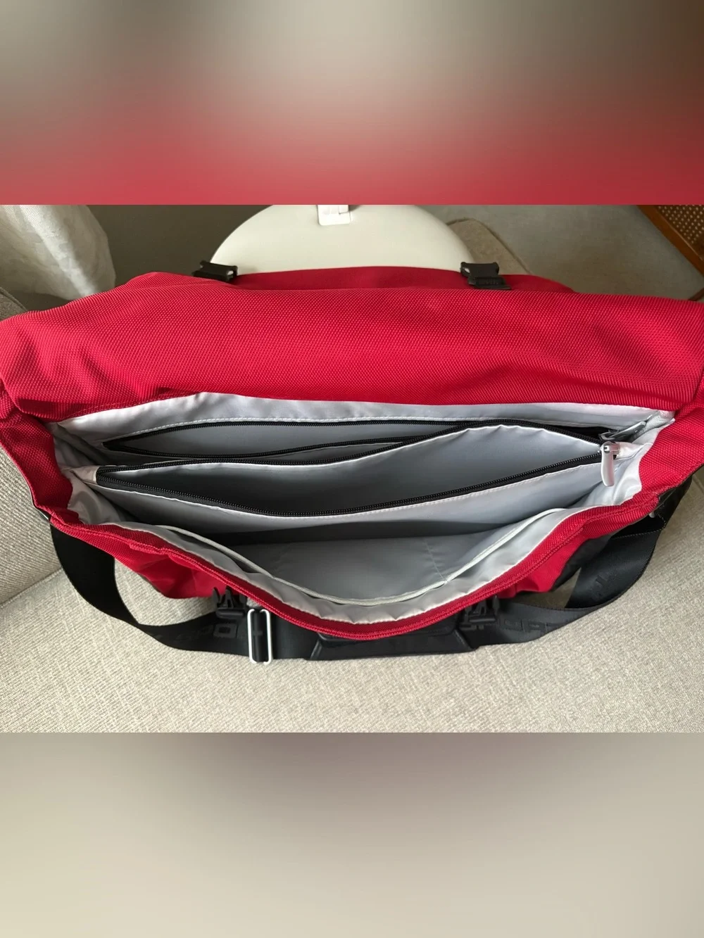 Tumi sport messenger